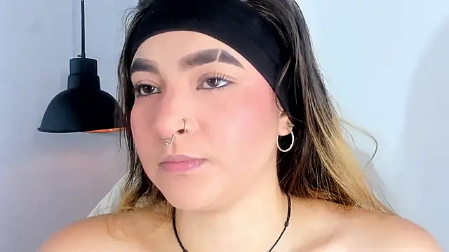 Snapshot of Shanntal_ chatting on 10-15-25, 06:52 Shanntal  online show from 10-15-25, 06:52