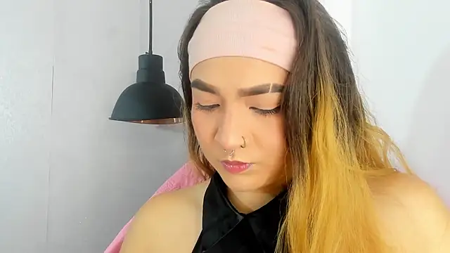 Snapshot of Shanntal_ chatting on 10-17-25, 02:19 Shanntal  online show from 10-17-25, 02:19