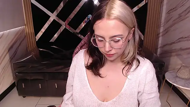 Hela v online show from 03-10-25, 06:12