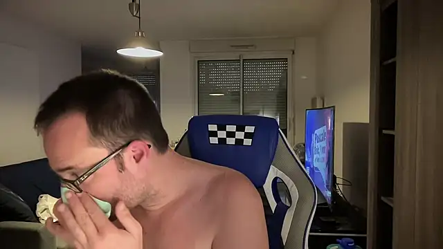 Funnyjul31 online show from 02-05-25, 05:31