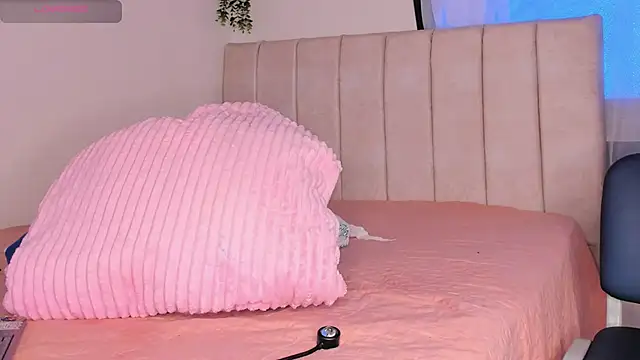 Snapshot of alice_guzman1 chatting on 11-16-25, 04:23 alice guzman1 online show from 11-16-25, 04:23