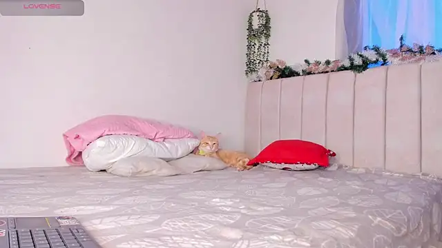 alice guzman1 online show from 12-16-25, 02:44