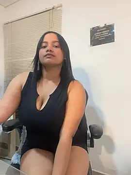 Snapshot of my_cam chatting on 01-30-25, 11:24 my cam online show from 01-30-25, 11:24