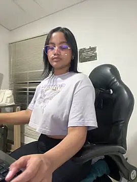 Snapshot of my_cam chatting on 02-12-25, 01:52 my cam online show from 02-12-25, 01:52