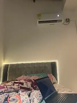 Snapshot of my_cam chatting on 02-13-25, 04:00 my cam online show from 02-13-25, 04:00