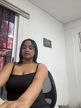 Snapshot of my_cam chatting on 02-14-25, 07:33 my cam online show from 02-14-25, 07:33