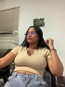 Snapshot of my_cam chatting on 02-16-25, 12:32 my cam online show from 02-16-25, 12:32