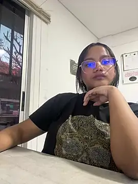 Snapshot of my_cam chatting on 02-21-25, 10:04 my cam online show from 02-21-25, 10:04