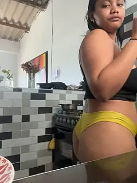 Snapshot of my_cam chatting on 03-07-25, 05:06 my cam online show from 03-07-25, 05:06