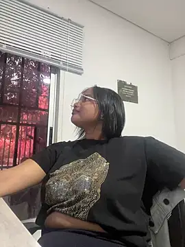 Snapshot of my_cam chatting on 03-21-25, 10:06 my cam online show from 03-21-25, 10:06