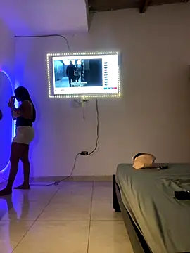 Snapshot of my_cam chatting on 10-25-25, 07:08 my cam online show from 10-25-25, 07:08