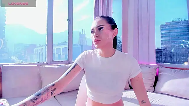 Snapshot of Little__Linda chatting on 10-23-25, 12:59 Little  Linda online show from 10-23-25, 12:59