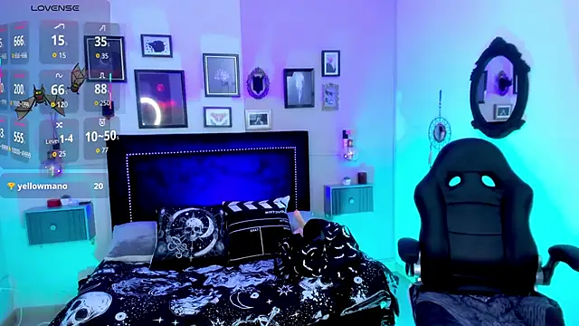 Snapshot of IsisRaichuu_ chatting on 09-22-25, 08:44 IsisRaichuu  online show from 09-22-25, 08:44