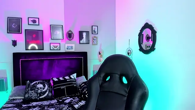 Snapshot of IsisRaichuu_ chatting on 09-24-25, 08:23 IsisRaichuu  online show from 09-24-25, 08:23