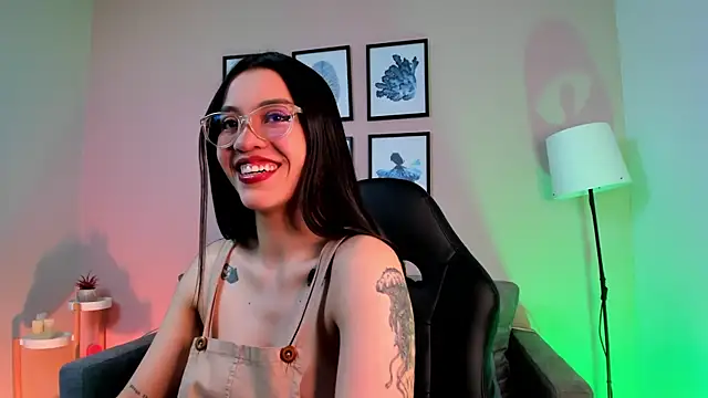 Snapshot of nina__dixon chatting on 10-01-25, 08:26 nina dixon online show from 10-01-25, 08:26