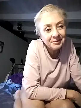 Snapshot of divinaerotica chatting on 11-18-25, 03:16 divinaerotica online show from 11-18-25, 03:16