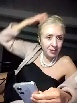 Snapshot of divinaerotica chatting on 11-19-25, 06:08 divinaerotica online show from 11-19-25, 06:08