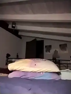 Snapshot of divinaerotica chatting on 11-21-25, 09:24 divinaerotica online show from 11-21-25, 09:24