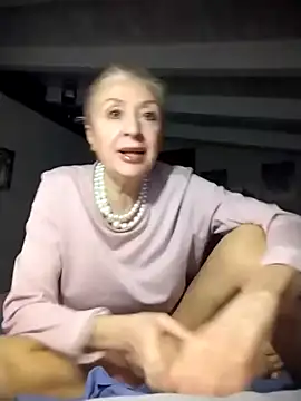 Snapshot of divinaerotica chatting on 12-14-25, 06:01 divinaerotica online show from 12-14-25, 06:01