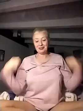 Snapshot of divinaerotica chatting on 12-15-25, 06:01 divinaerotica online show from 12-15-25, 06:01