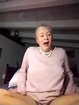 Snapshot of divinaerotica chatting on 12-16-25, 08:58 divinaerotica online show from 12-16-25, 08:58