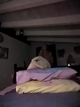 Snapshot of divinaerotica chatting on 12-17-25, 06:25 divinaerotica online show from 12-17-25, 06:25