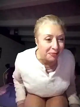 Snapshot of divinaerotica chatting on 12-18-25, 06:03 divinaerotica online show from 12-18-25, 06:03