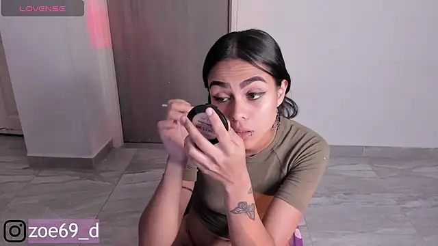 Snapshot of Tatiana250 chatting on 03-19-25, 01:43 Tatiana250 online show from 03-19-25, 01:43