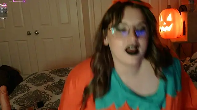 MrsJess online show from 10-28-25, 02:04