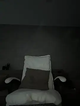 Snapshot of LillySquirtShot chatting on 05-05-26, 11:24 LillySquirtShot online show from 05-05-26, 11:24