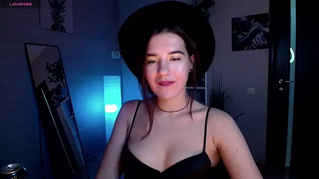 Snapshot of Sweetie_Catt chatting on 02-19-25, 11:49 Sweetie Catt online show from 02-19-25, 11:49