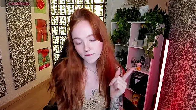 Snapshot of Maya_Light chatting on 09-19-25, 01:51 Maya Light online show from 09-19-25, 01:51