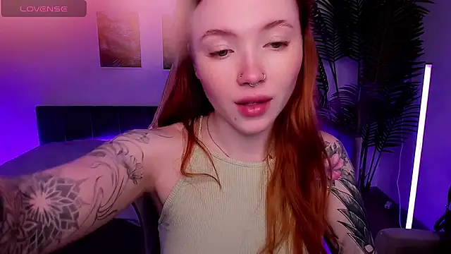 Snapshot of Maya_Light chatting on 10-01-25, 02:06 Maya Light online show from 10-01-25, 02:06