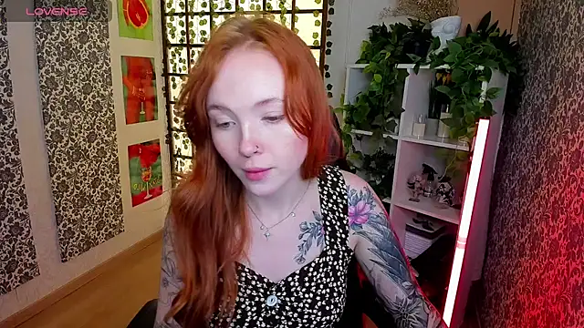 Snapshot of Maya_Light chatting on 10-06-25, 01:58 Maya Light online show from 10-06-25, 01:58