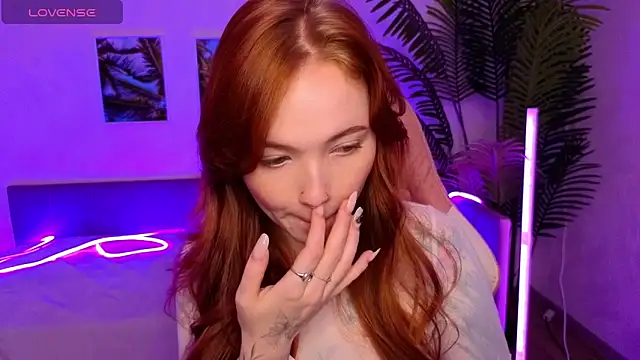 Snapshot of Maya_Light chatting on 10-19-25, 02:12 Maya Light online show from 10-19-25, 02:12