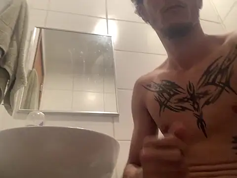 Snapshot of eubg_R chatting on 02-05-25, 03:45 eubg R online show from 02-05-25, 03:45