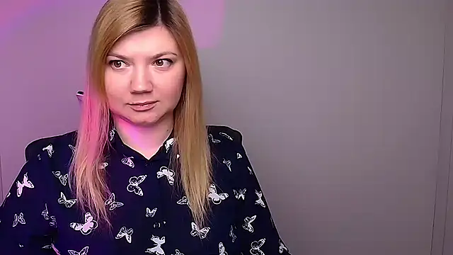 Snapshot of Lola_moree chatting on 02-04-25, 12:22 Lola moree online show from 02-04-25, 12:22