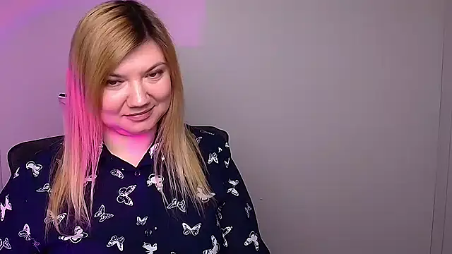 Snapshot of Lola_moree chatting on 02-04-25, 03:26 Lola moree online show from 02-04-25, 03:26