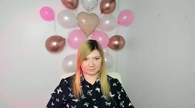 Snapshot of Lola_moree chatting on 02-11-25, 03:40 Lola moree online show from 02-11-25, 03:40