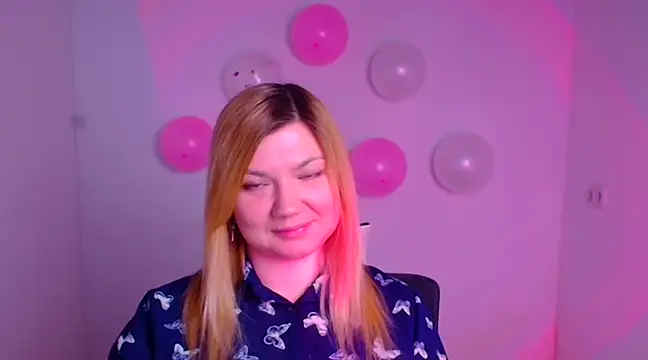 Snapshot of Lola_moree chatting on 02-15-25, 06:23 Lola moree online show from 02-15-25, 06:23