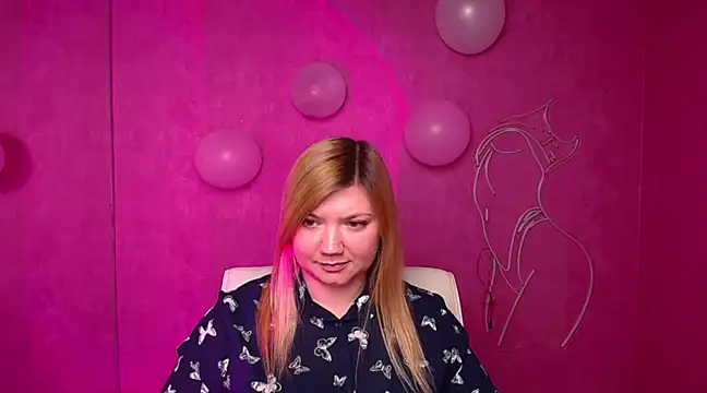 Snapshot of Lola_moree chatting on 02-18-25, 03:32 Lola moree online show from 02-18-25, 03:32