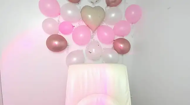 Snapshot of Lola_moree chatting on 02-20-25, 12:47 Lola moree online show from 02-20-25, 12:47