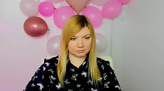 Snapshot of Lola_moree chatting on 02-25-25, 12:34 Lola moree online show from 02-25-25, 12:34