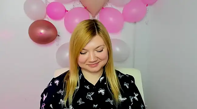 Snapshot of Lola_moree chatting on 02-25-25, 03:38 Lola moree online show from 02-25-25, 03:38