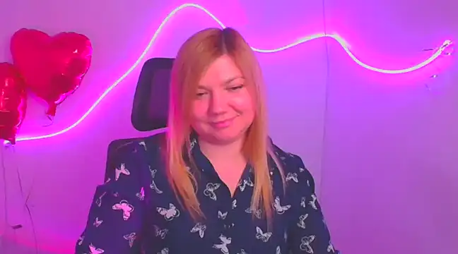 Snapshot of Lola_moree chatting on 03-09-25, 03:27 Lola moree online show from 03-09-25, 03:27