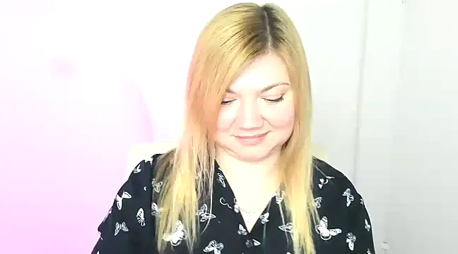 Snapshot of Lola_moree chatting on 03-12-25, 04:02 Lola moree online show from 03-12-25, 04:02