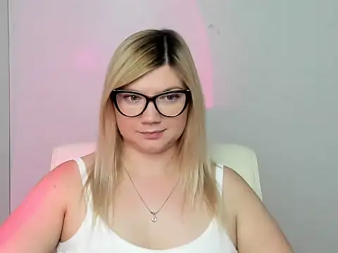 Snapshot of Lola_moree chatting on 09-09-25, 11:54 Lola moree online show from 09-09-25, 11:54