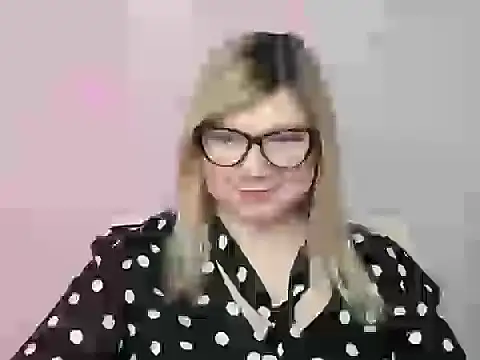 Snapshot of Lola_moree chatting on 10-18-25, 11:55 Lola moree online show from 10-18-25, 11:55