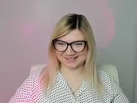 Snapshot of Lola_moree chatting on 11-05-25, 01:00 Lola moree online show from 11-05-25, 01:00