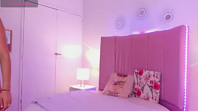 Snapshot of Mia_greco_ chatting on 01-29-25, 08:04 Mia greco  online show from 01-29-25, 08:04